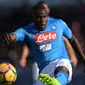 Bek Napoli Kalidou Koulibaly menjadi pilar kukuh lini belakang tim pada musim 2017-2018. (AFP/Marco Bertorello)