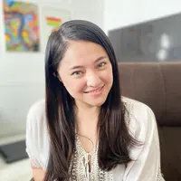 Tampil natural tanpa makeup, Marshanda terlihat glowing dengan kulit wajah tanpa makeup tersebut. (@marshanda99)