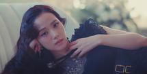 Jisoo BLACKPINK merilis video musik atau MV terbarunya. Diberi judul Flower, dalam MV ini, Jisoo tampil mengenakan dress hitam dari Dior. Foto: Document/Dior.