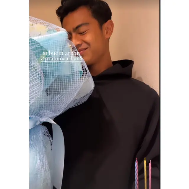 6 Momen Pratama Arhan Beri Kejutan Ultah Azizah Salsha, Sederhana Tapi Romantis
