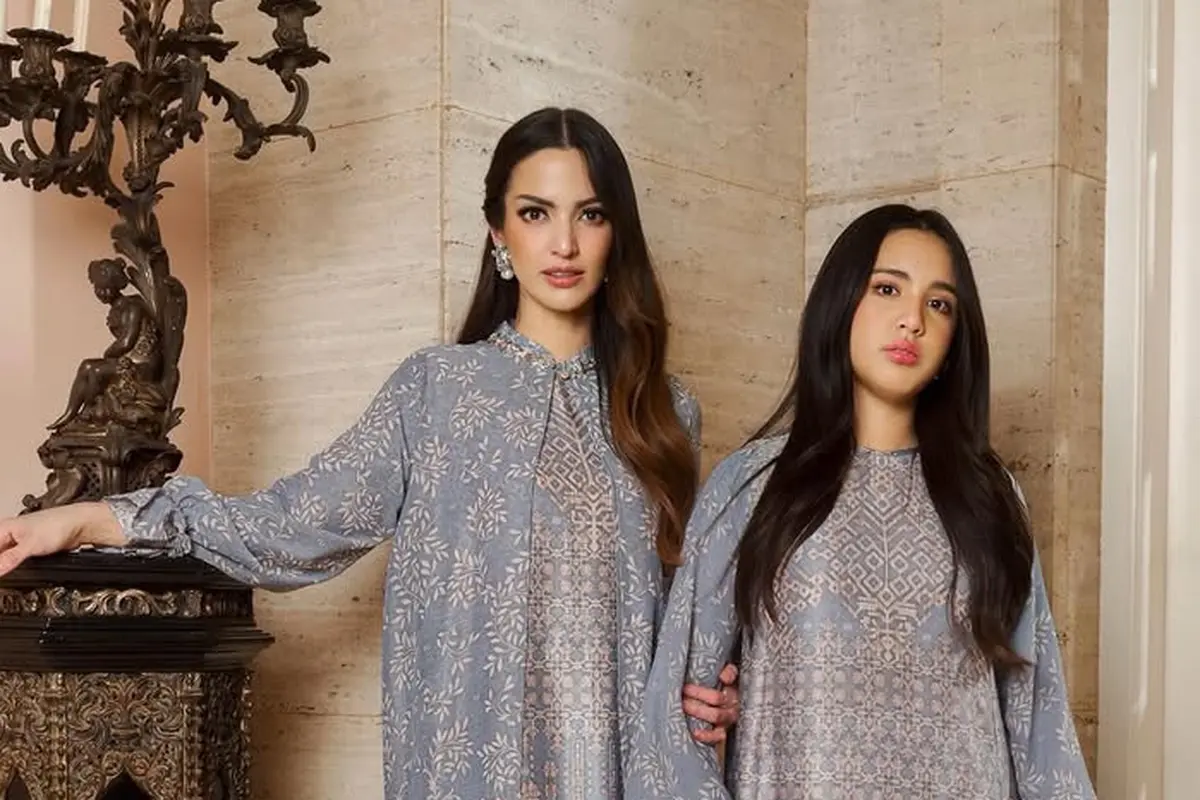 Tampilan Mikhayla Putri Nia Ramadhani Kanakan Baju Lebaran Sarimbit