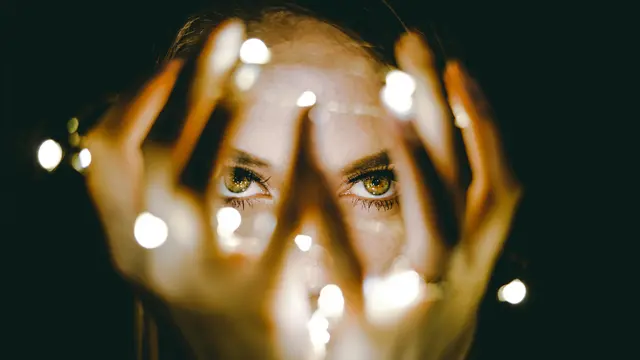 Arti Mimpi Melihat Cahaya dalam Kegelapan