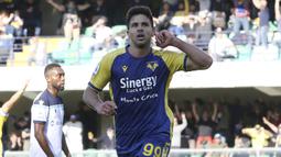 Giovanni Simeone. Striker Hellas Verona berusia 26 tahun ini dipinjam satu musim dari Cagliari yang telah diperkuatnya selama dua musim dengan opsi dipermanenkan. Ia telah bermain dalam 12 laga musim ini di semua ajang dengan mencetak 9 gol dan 3 assist. (LaPresse via AP/Paola Garbuio)