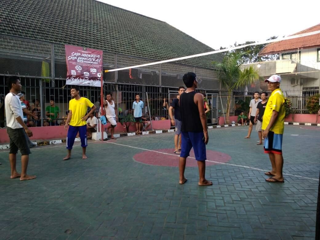 Ada banyak kegiatan yang dilakukan dalam acara ngabuburit dan bazar Ramadan di Lapas Sidoarjo ini. (Liputan6.com/Dian Kurniawan).