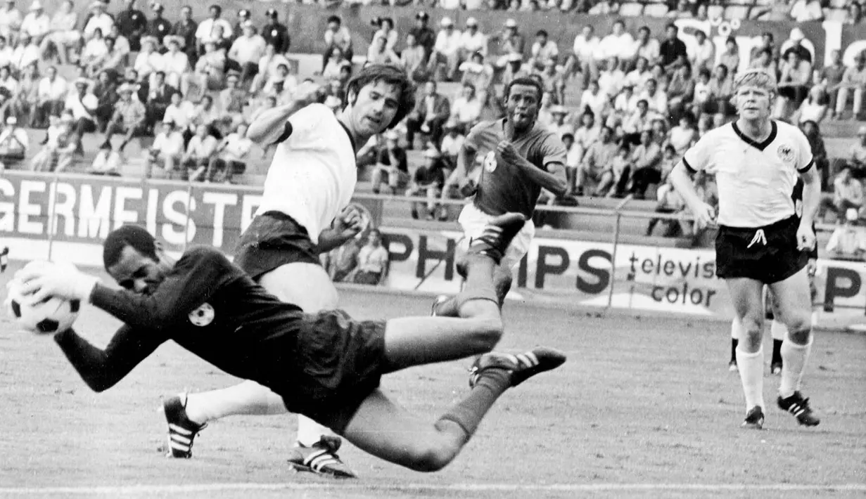 Muller menjadi penyerang produktif itu sukses bersama Jerman di tahun 1970-an. Dia mencatatkan namanya sebagai pencetak gol terbanyak Euro 72 dan mencetak dua gol di final saat mereka mengalahkan Uni Soviet 3-0. (Foto: AFP/Staff)