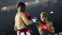 Rahul Pinem memenangkan sabuk WBC Silver Welterweight setelah mengalahkan Larry Siwu pada&nbsp;HSS Series 5 Jakarta di&nbsp;Indonesia Arena, Jakarta, Minggu (21/4/2024) malam WIB. (Bola.com/Bagaskara Lazuardi)
