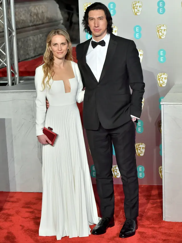 Adam Driver memakai Burberry di BAFTA