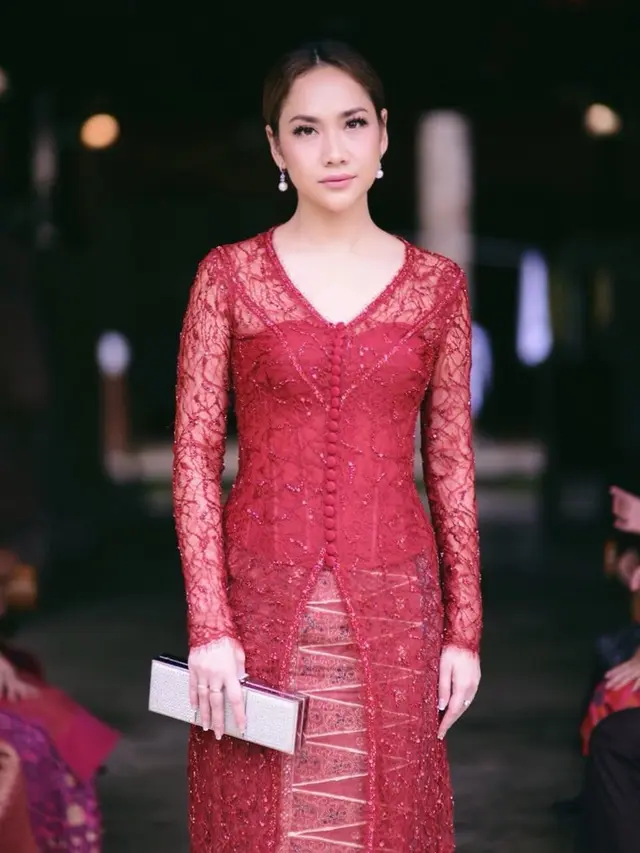 Model Kebaya Modern Pilihan BCL