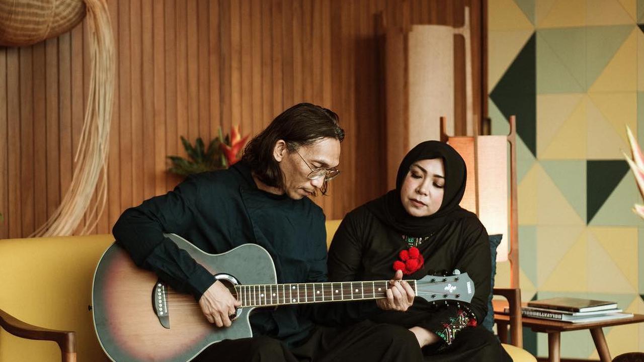Anniversary Pernikahan Ke-25, Ini 7 Pemotretan Melly Goeslaw dan Anto Hoed