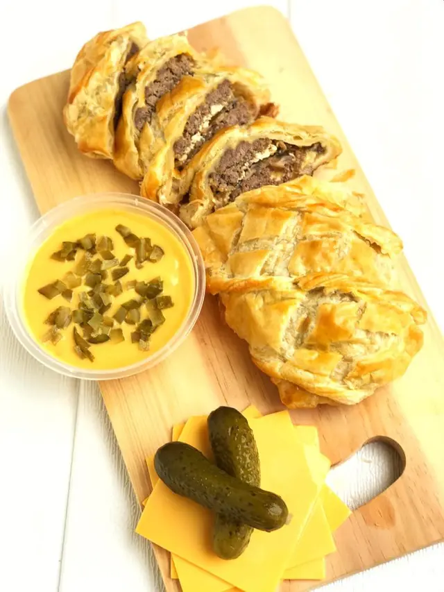 Salmon en Croute dan Picnic Roll, Duet Menu Holy Pastry yang Bikin Repeat Order!