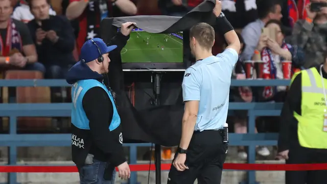 7 Peraturan Sepak Bola yang Jarang Diketahui Para Fans (3)