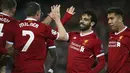 Para pemain Liverpool merayakan gol yang dicetak oleh Mohamed Salah ke gawang AS Roma pada leg pertama semifinal Liga Champions di Stadion Anfield, Selasa (24/4/2018). Liverpool menang 5-2 atas AS Roma. (AP/Dave Thompson)