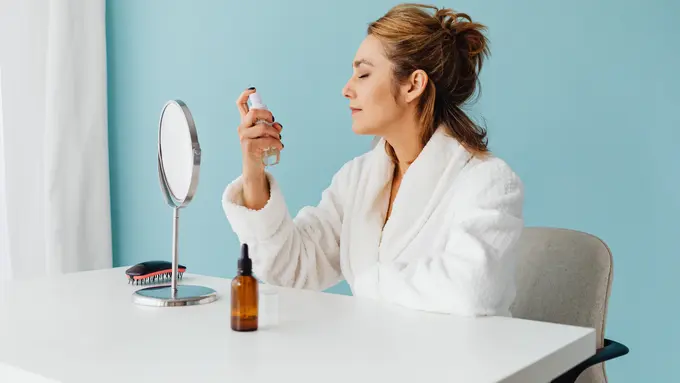 3 Cara Mudah Memakai Face Mist untuk Dapatkan Kulit Wajah Tetap Lembap