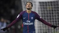 Pelatih Paris Saint-Germain, Unai Emery, memastikan para suporter tetap mendukung Neymar karena mereka sangat mencintai sang pemain. (AFP/Christophe Simon)