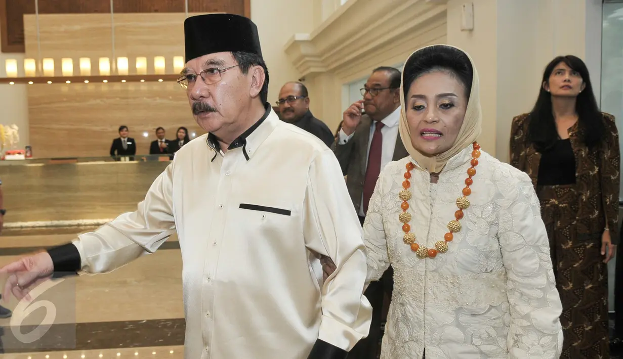 Mantan Ketua Komisi Pemberantasan Korupsi (KPK), Antasari Azhar didampingi sang istri Ida Laksmiwati saat mengadakan pasca syukuran penjara di Hotel Grand Zuri BSD, Kota Tangerang Selatan, Sabtu (26/11). (Liputan6.com/Yoppy Renato)
