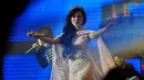 Syahrini saat beraksi di di ajang SCTV Awards 2014. Foto diambil pada Sabtu (29/11/2014). (Liputan6.com/Johan Tallo)