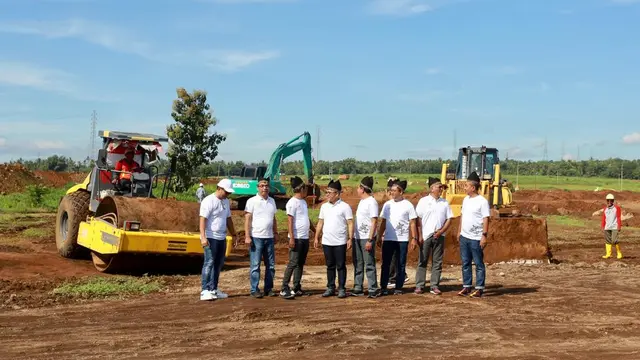 Pemancangan tiang pertama (Groundbreaking) pabrik kereta api PT INKA. Liputan6.com/Dian Kurniawan