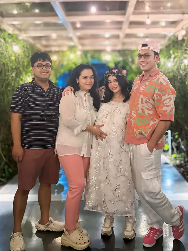 7 Momen Denny Sumargo Beri Kejutan Baby Shower ke Olivia Allan, Penuh Bahagia