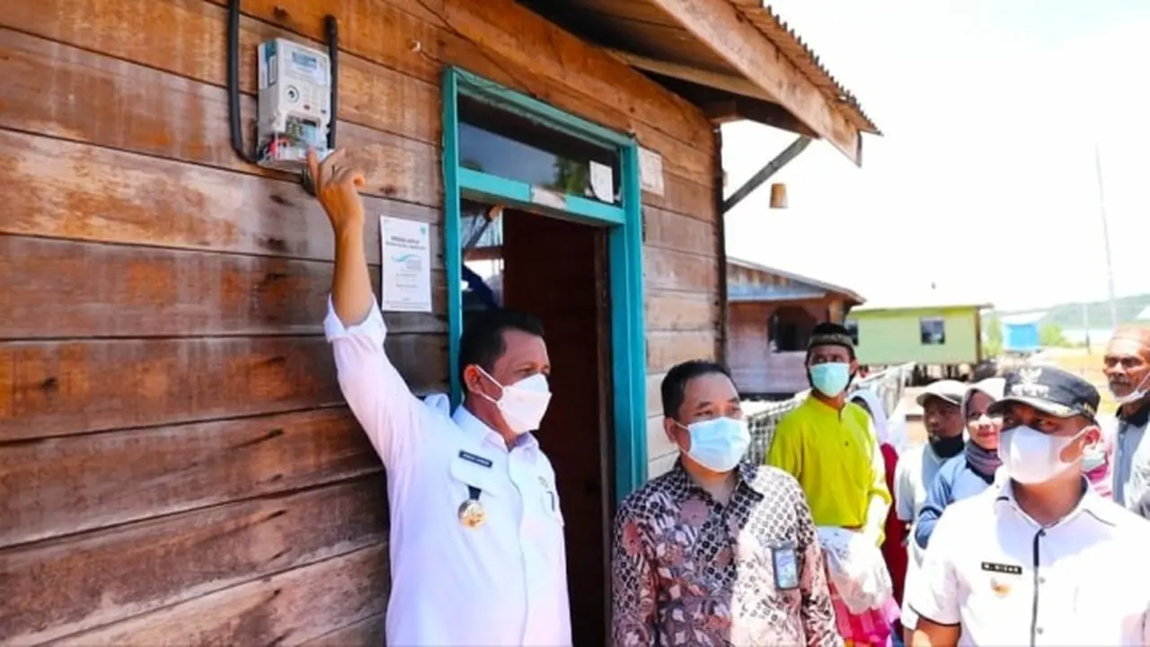 Peresmian pemakaian listrik di desa terpencil Kabupaten Lingga oleh PLN Riau dan Kepulauan Riau.