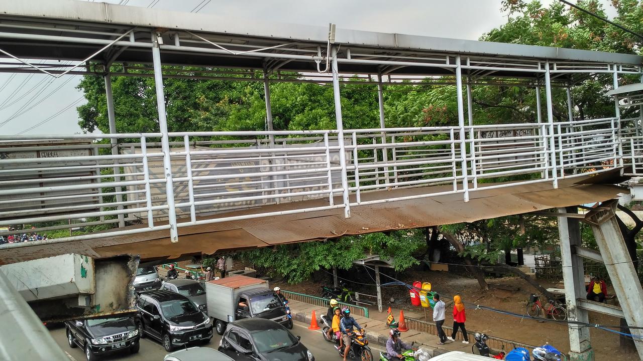 JPO Jembatan Gantung roboh 