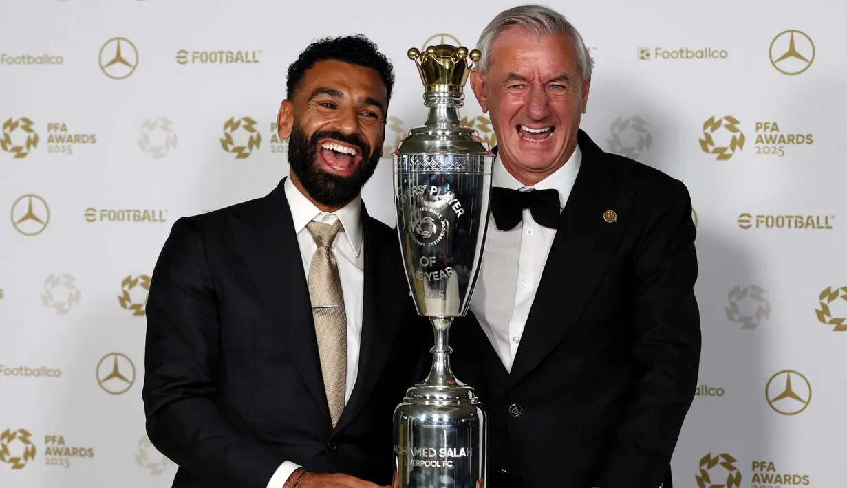 Ini menjadi penghargaan PFA Men's Player of The Year ketiga bagi Mohamed Salah. (Darren Staples/AFP)