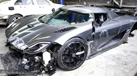 Seorang pria berusia 26 tahun menghancurkan sebuah Koenigsegg Agera, supercar asal Swedia yang harganya mencapai 2,7 juta pound sterling.
