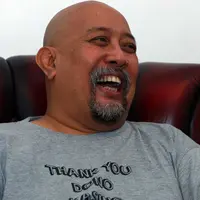 Didatangi oleh para kerabat serta cucu menjadi motivasi Indro agar lekas sembuh. (Deki Prayoga/Bintang.com)