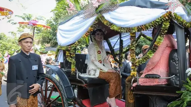 6 Beda Penampilan Selvi Ananda, Kahiyang Ayu dan Erina Gudono Naik Kereta Kencana Saat Menikah