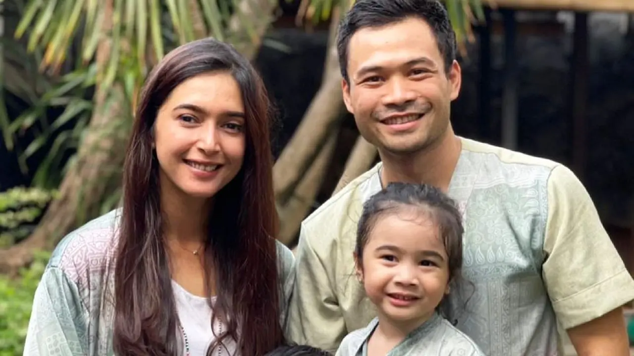 Nabila Syakieb dan keluarga. (Foto: Instagram @nsyakieb85)