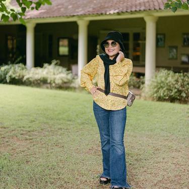 Pakai Strap Masker Emas, Ini 6 Potret Modis Ibu Ayu Ting Ting