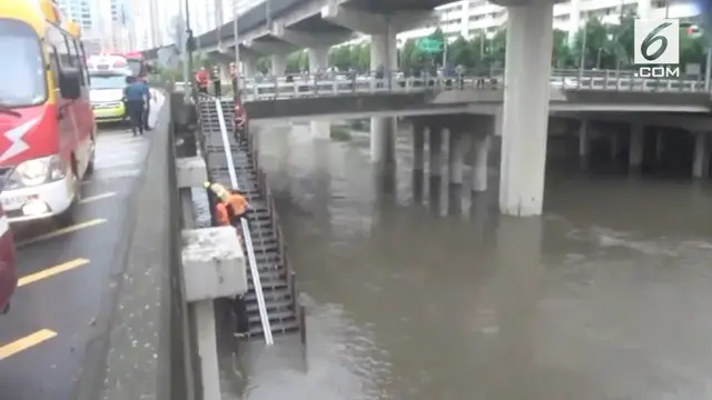 Korea Selatan dilanda bencana banjir dan tanah longsor, menelan tiga korban jiwa dan satu lainnya hilang.