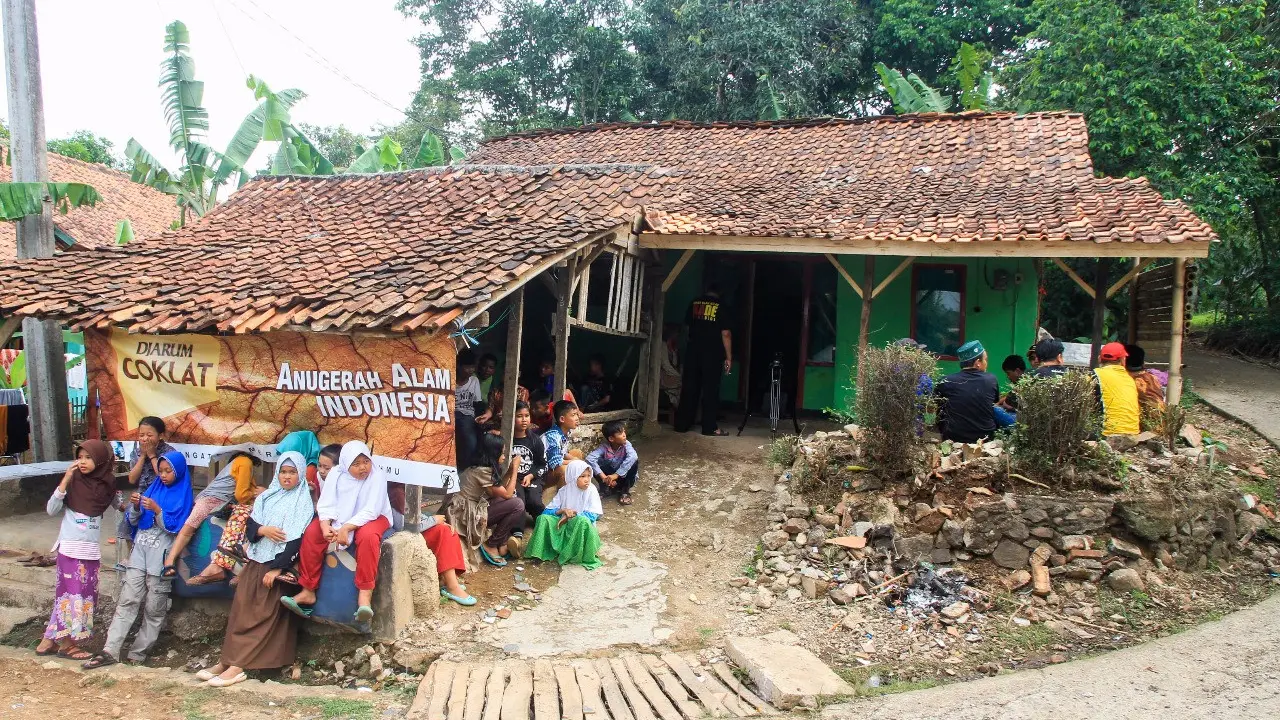 Keren, Pelajar SD di Purwakarta Bahu-membahu Bedah Rumah Warga
