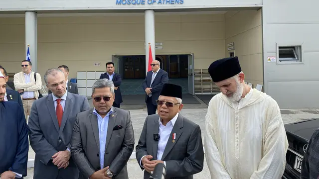 Wakil Presiden (Wapres) Ma'ruf Amin menunaikan sholat Jumat di Masjid Athena, Yunani, pada Jumat (24/11/2023) pukul 12.15 waktu setempat.