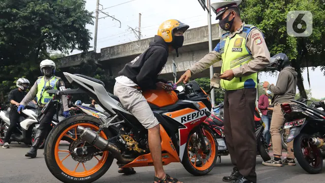 Razia Motor Berknalpot Bising di Kawasan Monas