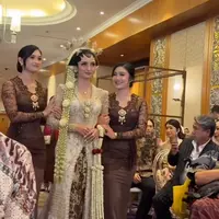 Febby Rasta saat Jadi Bridesmaid Valerie Tifanka. [@fatimaznm]