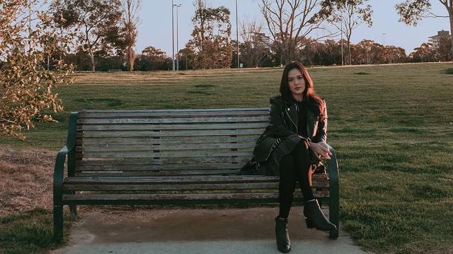 Tampil Cantik Saat Hamil Sontek Gaya Serba Hitam Raisa Di