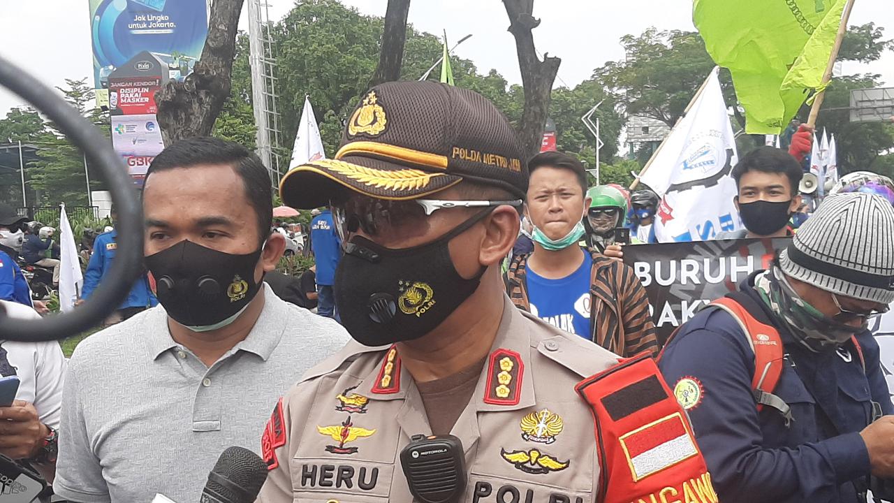 Cara Kapolres Jakarta Pusat Bujuk Massa Buruh SBSI