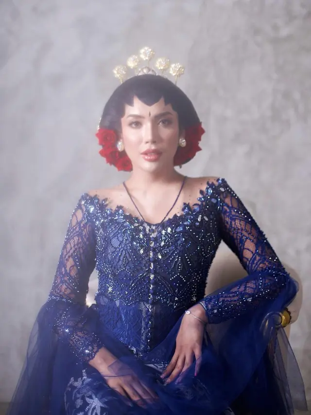 6 Gaya Pemotretan Terbaru Millen Cyrus, Penampilannya Curi Perhatian