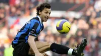 Aksi Zlatan Ibrahimovic saat bergabung bersama Inter Milan 2006-2009 dan mencetak 57 gol dari 88 kali penampilan. (AFP/Paco Serinelli)