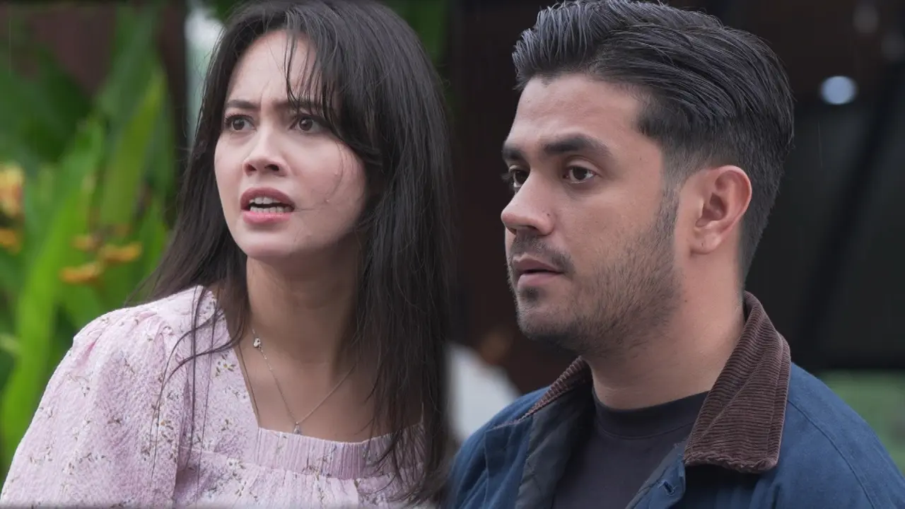 Di Antara Dua Cinta