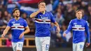 Gelandang Sampdoria, Marco Ferrari, merayakan gol yang dicetaknya ke gawang Juventus pada laga Serie A Italia di Stadion Luigi Ferraris, Genoa, Minggu (19/11/2017). Sampdoria menang 3-2 atas Juventus. (AP/Simone Arveda)