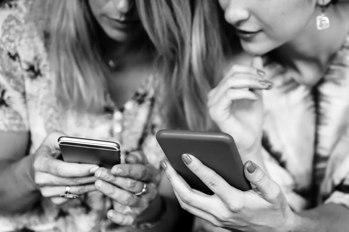 [Bintang] Soal Stalking, Bergurulah sama 5 Zodiak Ini