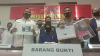 RK (22), warga Desa Sidosari, RT 02 RW 01, Kecamatan Natar, Lampung Selatan, ditangkap aparat kepolisian lantaran telah menyebarkan foto bugil seorang remaja putri di media sosial. (Liputan6.com/ Yandhi Deslatama)