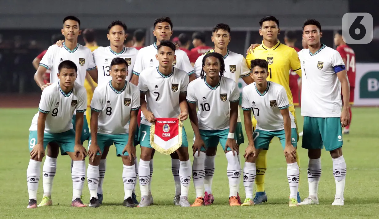 <p>1. Indonesia akan dibekukan oleh FIFA. 2. Indonesia bisa dikecam oleh negara &ndash; negara lain karena tidak melaksanakan amanat FIFA. (Liputan6.com/Helmi Fithriansyah)</p>