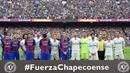 Pemain Barcelona dan Real Madrid berdoa untuk para anggota klub Chapecoense yang menjadi korban kecelakaan pesawat sebelum bertanding pada laga La Liga, di Stadion Camp Nou, Sabtu (3/12/2016). (AFP/Lluis Gene)
