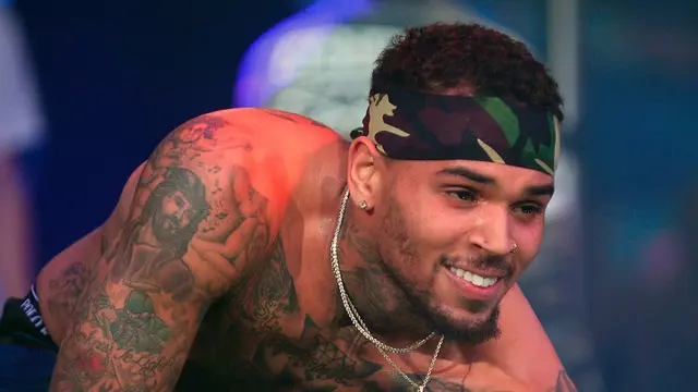[Bintang] Chris Brown