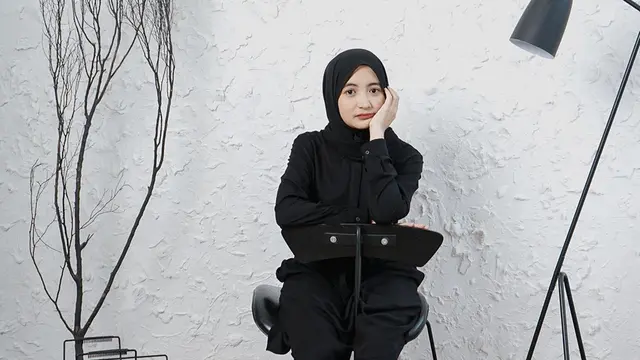 Gaya Arafah Rianti Pakai Outfit Serba Hitam, Curi Perhatian