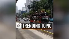 Unjuk rasa mewarnai Sidang Paripurna DPR 2014-2019. Tak hanya unjuk rasa secara langsung, warganet di Twitter pun ikut menyuarakan kepedulian terhadap nasib bangsa melalui tagar #KekuasaanDitanganRakyat.