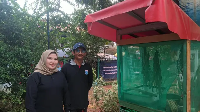 Petugas RPTRA Kebon Sirih
