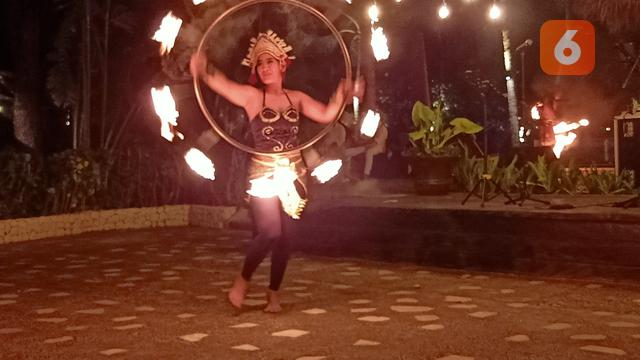 Tarian Api Penutup Malam Minggu di Nusa Dua Bali